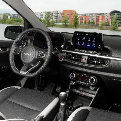 immagine approfondimento Navigatore con schermo touchscreen “flottante” da 8”